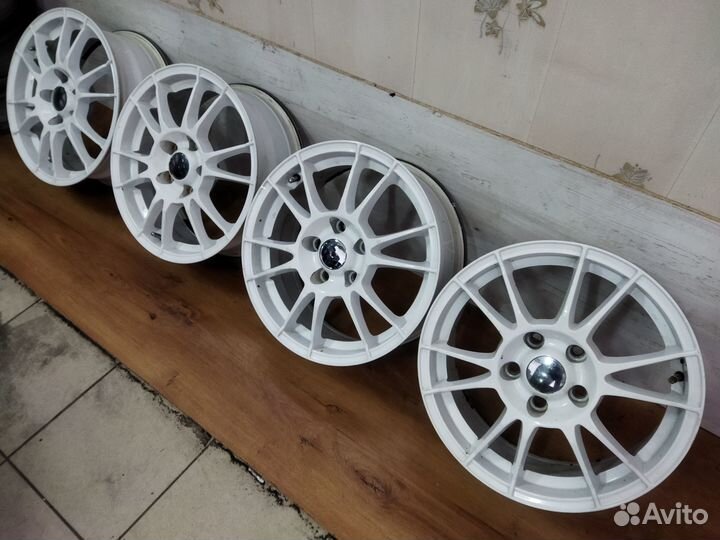 111) К-кт дисков литых R16 5х114,3/67,1/38