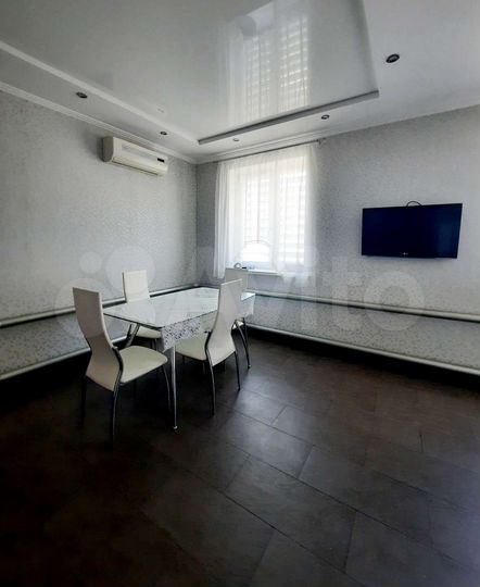 Дом 218 м² на участке 8 сот.