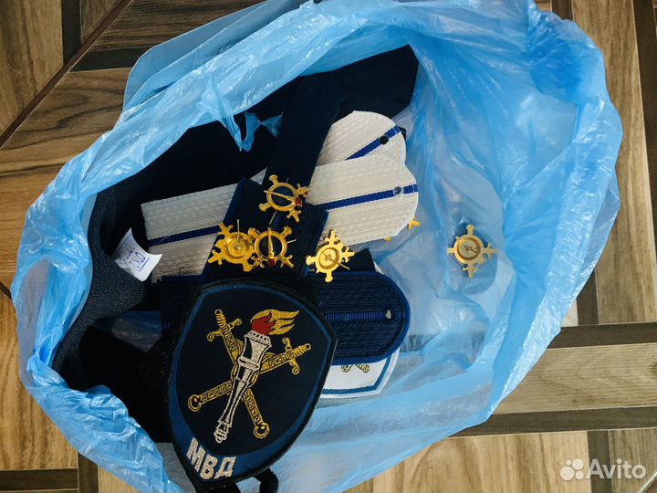 Погоны, шевроны, галстук