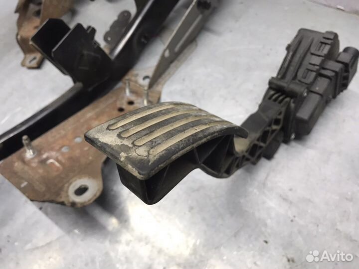 Педали Ford Focus II 2006г.в., 1,4L