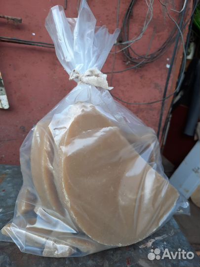Воск пчелиный продам