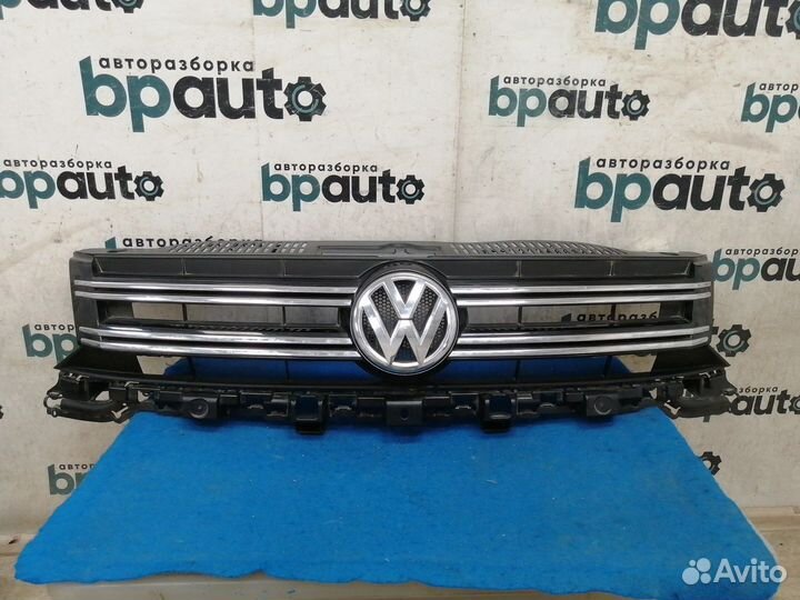 Решетка радиатора 5N0853653 E Volkswagen Tiguan I