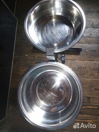 Подставка для кормления собак