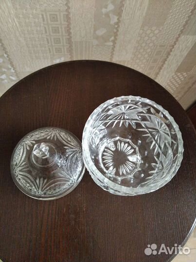 Конфетница хрустальная на ножках