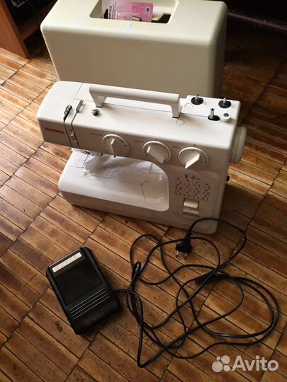 Швейная машинка janome с педалью JK220S