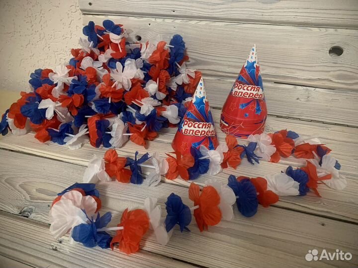 Колпак и Ожерелье с символикой Россия