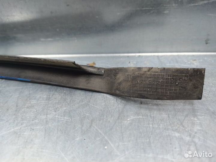 Молдинг лобового стекла Volkswagen Passat B5