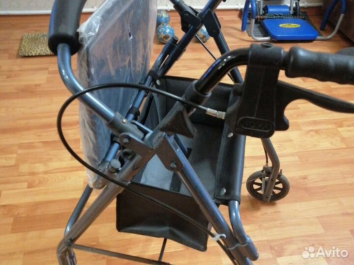 Склодное кресло - ходунки