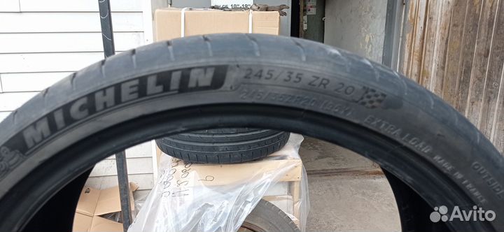 Michelin Pilot Sport 4 S 245/35 R20 и 275/30 R20