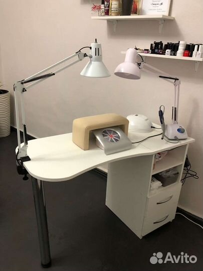 Маникюрный стол