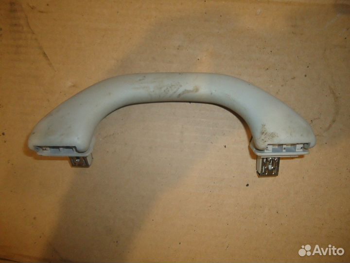 Ручка внутренняя потолочная передняя (Skoda Rapid)