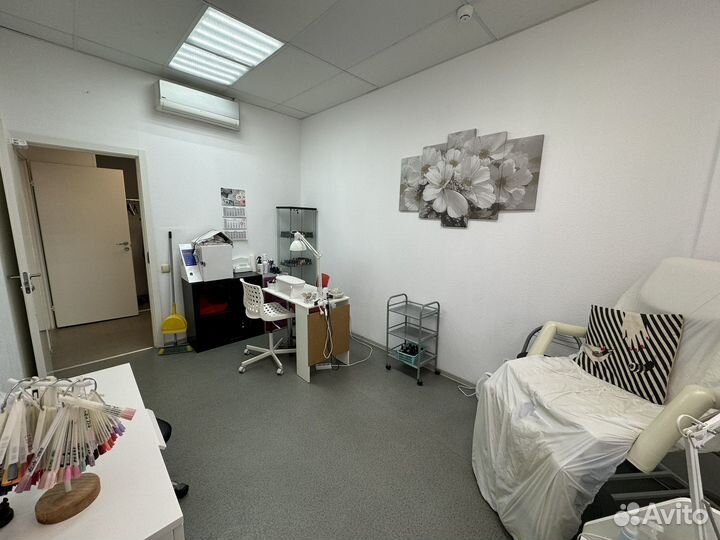 Кабинет в салоне красоты 12 м²