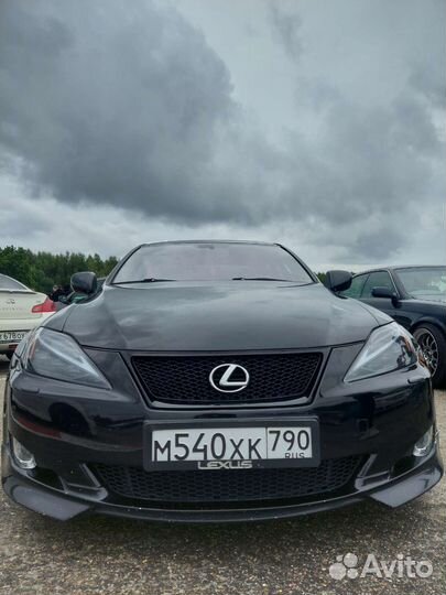 Передний бампер is250