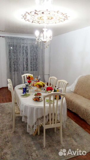 Кухонный стол и стулья