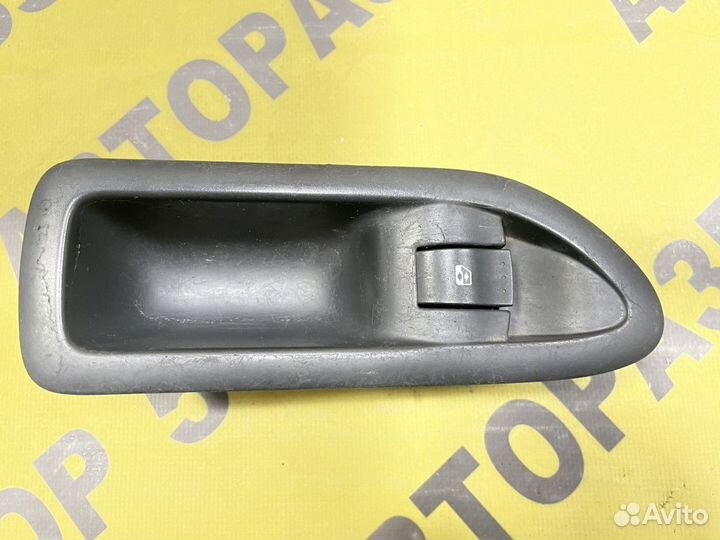 Кнопка стеклоподъемника зп Renault Laguna 2