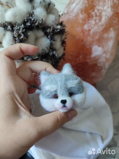 Брошь валяная