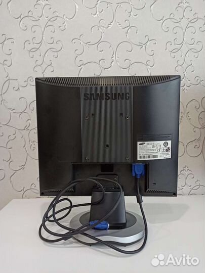 Монитор Samsung