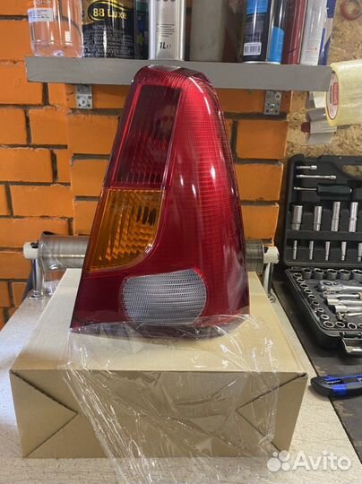 Фонарь задний правый Рено Логан
