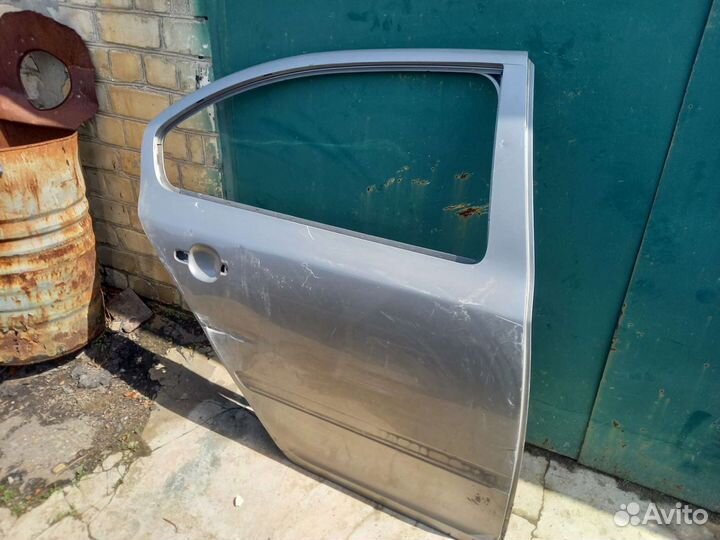 Задняя дверь Skoda Octavia A5, A6 правая