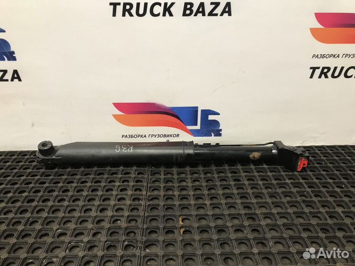 Цилиндр подъема кабины левый Renault T