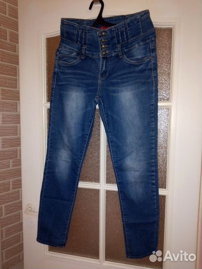 Джинсы женские