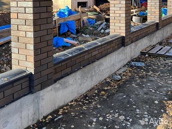 Парапет на забор заглушка ширина на 1 кирпич