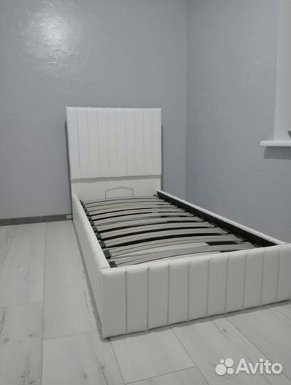 Кровать с подъемным механизмом