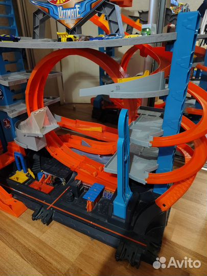 Hot wheels парковка стремительная атака