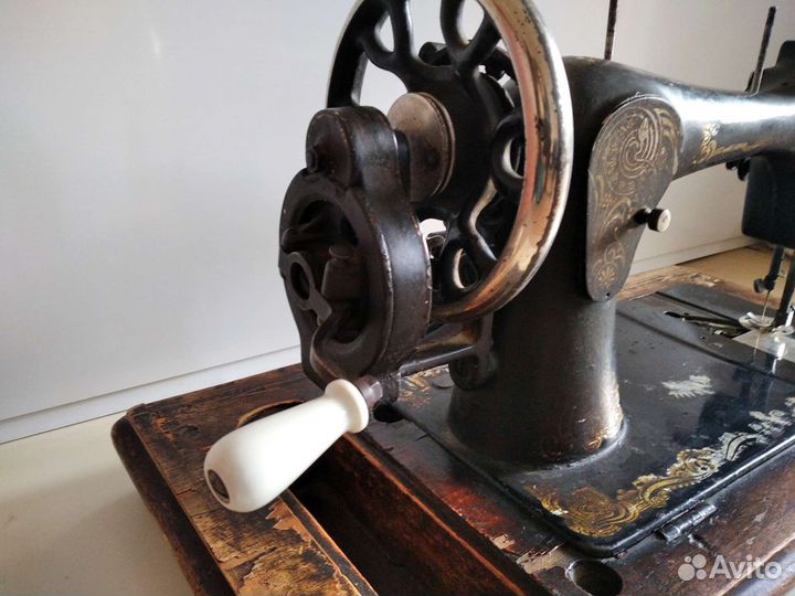 Старинная дореволюционная швейная машинка Singer