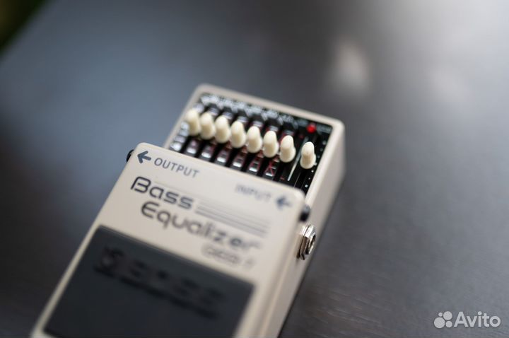 Boss GEB-7 педаль эквалайзер для бас-гитары