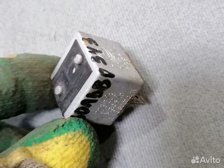 Реле двухконтактное 273203 Volvo 343 1984-1991