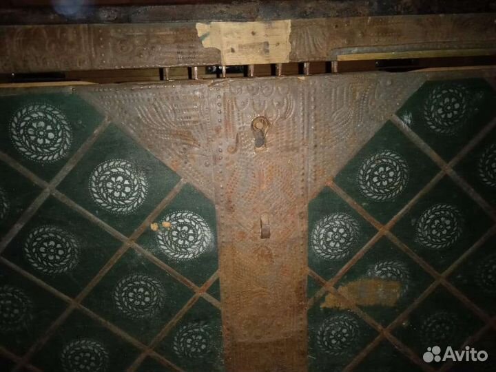 Сундук деревянный старинный