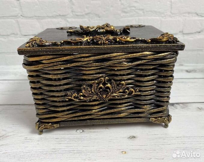 Сундук плетёный