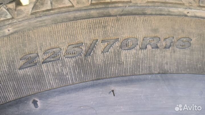 Roadstone Winguard WinSpike SUV 225/70 R16 107