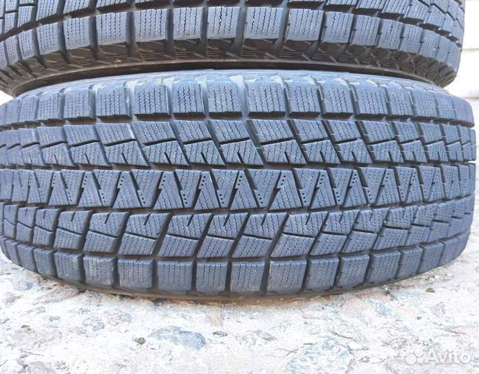 Bridgestone Blizzak DM-V1 215/65 R16 98Q