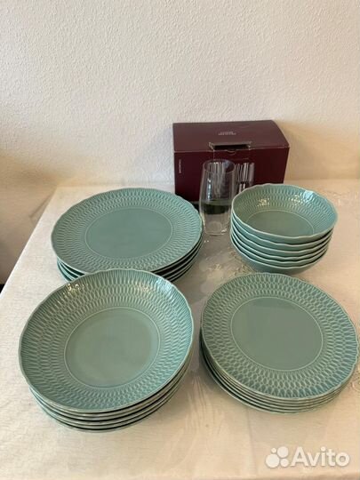 Тарелки и стаканы
