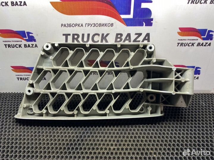 Ступенька левая Volvo FH