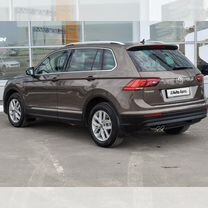 Volkswagen Tiguan 2.0 AMT, 2018, 56 344 км, с пробегом, цена 2 749 000 руб.