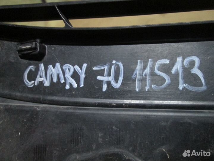 Решетка в бампер Toyota Camry V70 Тойота Камри