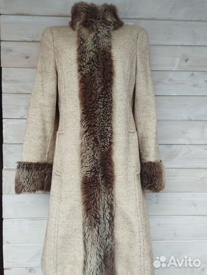 Пальто с мехом. 46 размер