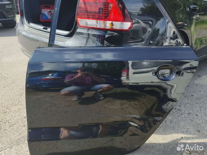 Задняя левая дверь volkswagen polo