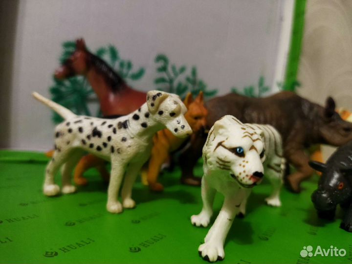Фигурки животных (8 шт)