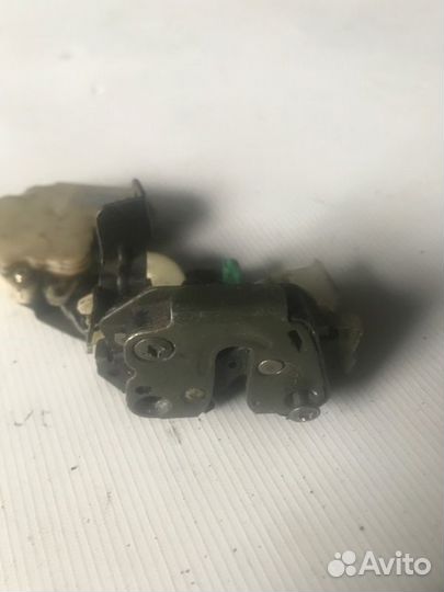 Замок двери задний левый Nissan Cube AZ10 CG10DE