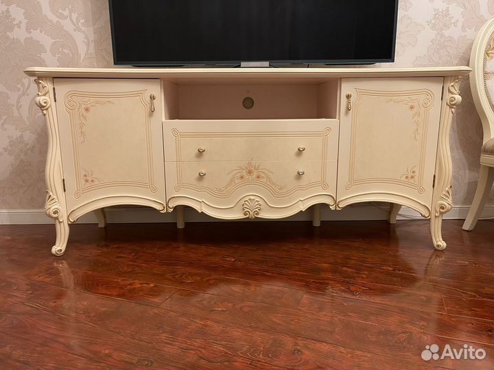 Тумба под телевизор