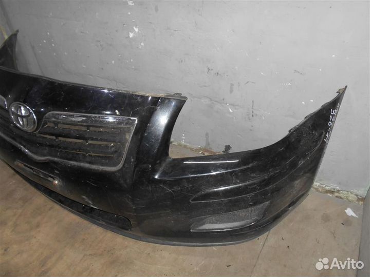 Бампер передний от Toyota Avensis II 2003-2008