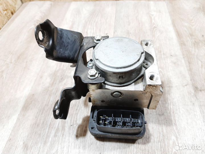 Б/У Б/У Блок ABS МКПП G7 toyota Hilux KUN25 440