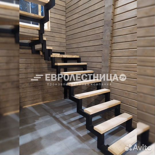 Лестница для дома и дачи на двойном косоуре
