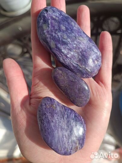 Чароит, Нефрит, Офиокальцит