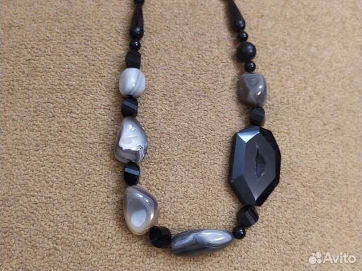 Красивые бусы 85 см. Заколка старая с янтарем