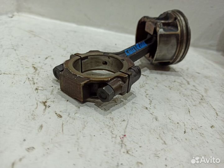 Поршень с шатуном Ниссан